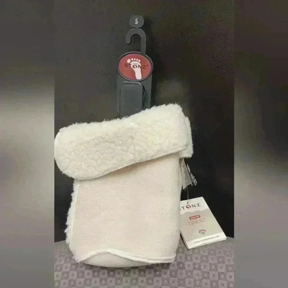 Stonz Bootie Linerz Size Small *New with tag Sherpa fleece on the inside